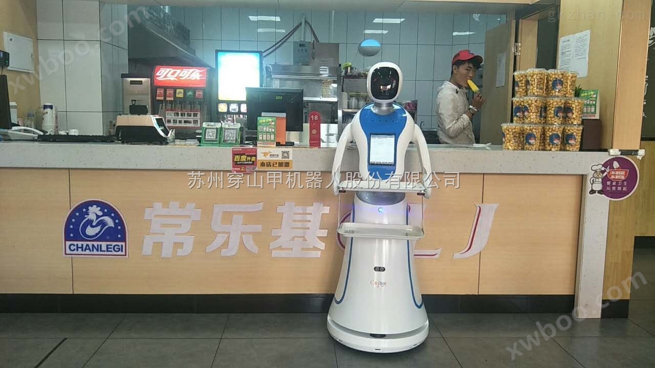 无轨送餐机器人入驻蓝海酒店