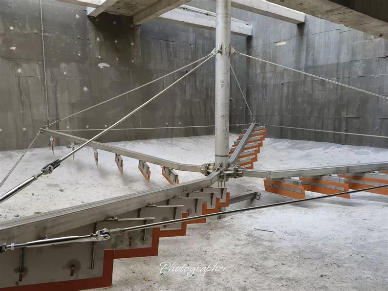 四臂式刮泥机安装现场