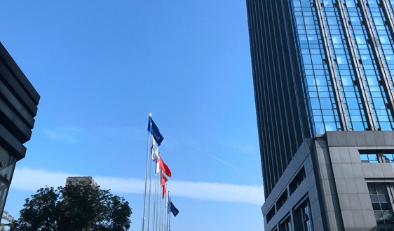 并网！刷新乌兹同类大型光伏项目建设新纪录